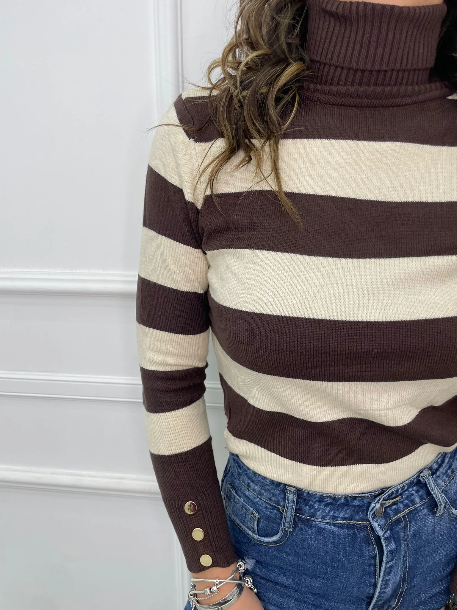 Maglione collo alto a righe colorate - immagine 4