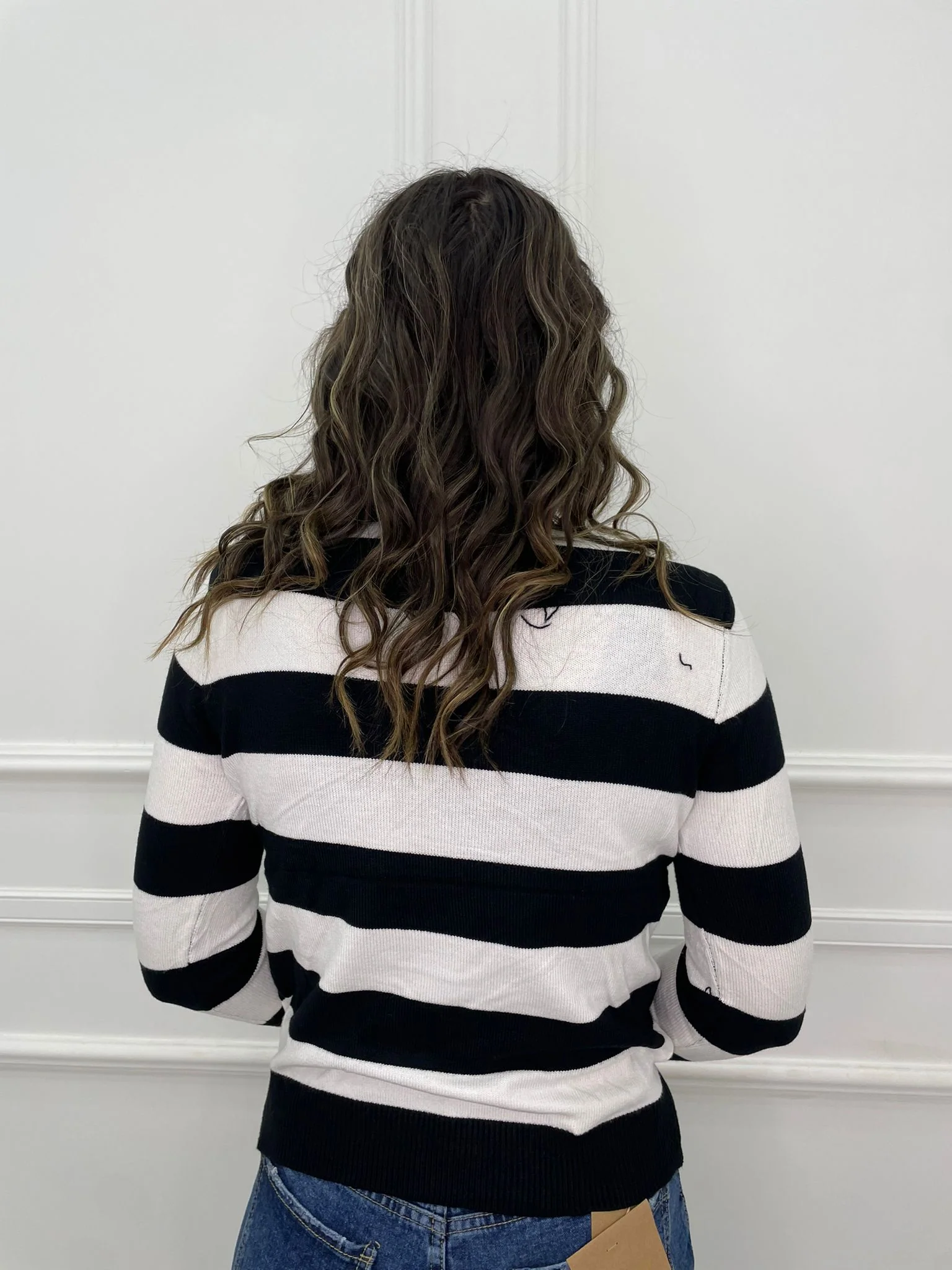 Maglione collo alto a righe colorate - immagine 9