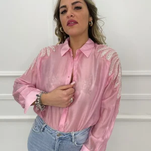 Camicia velata con applicazioni gioiello alle spalle