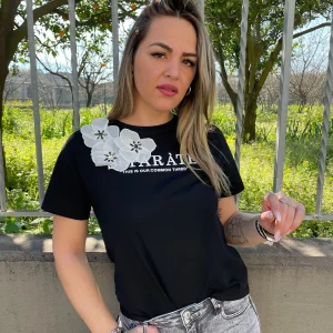 T-shirt con tampa e applicazione floreale