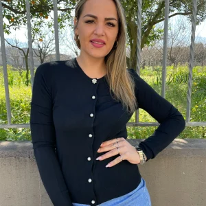 Cardigan in filo tinta unita con bottoni perla