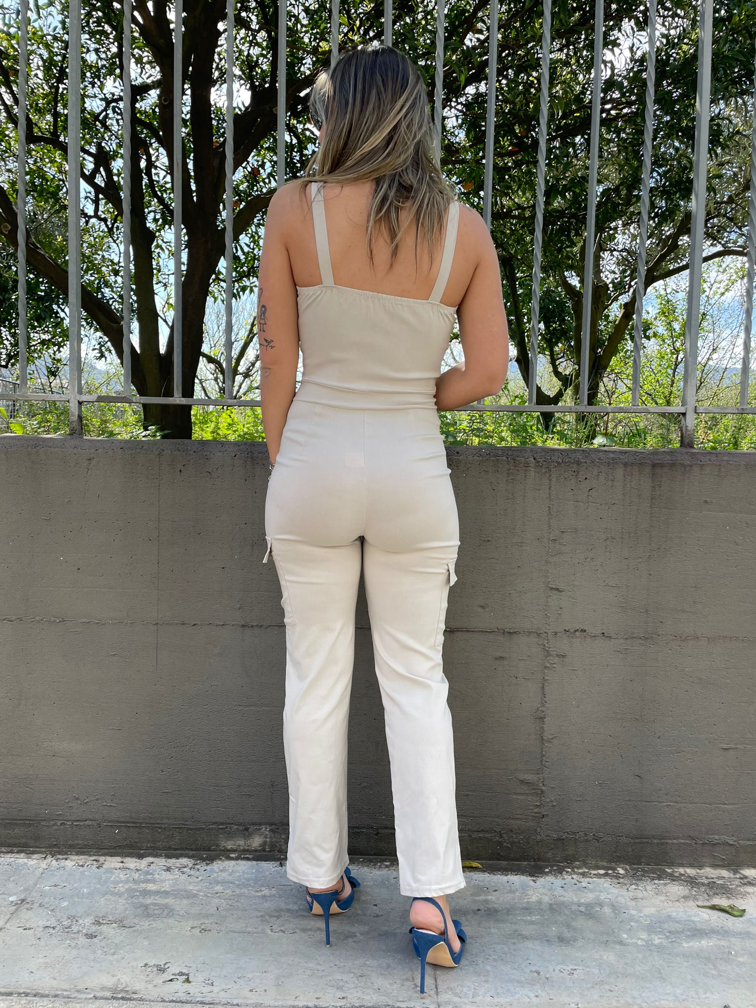 Tuta intera tinta unita con zip avanti - immagine 9