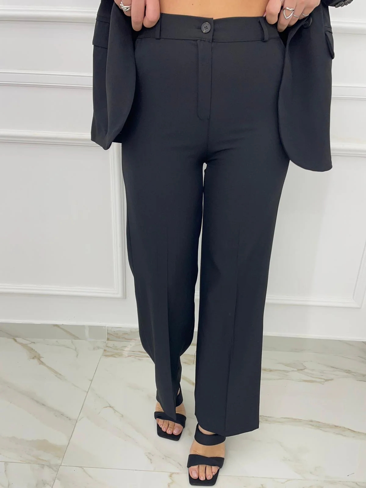 Tailleur con pantalone palazzo e giacca doppio petto - immagine 9