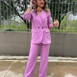 Tailleur con pantalone palazzo e giacca doppio petto