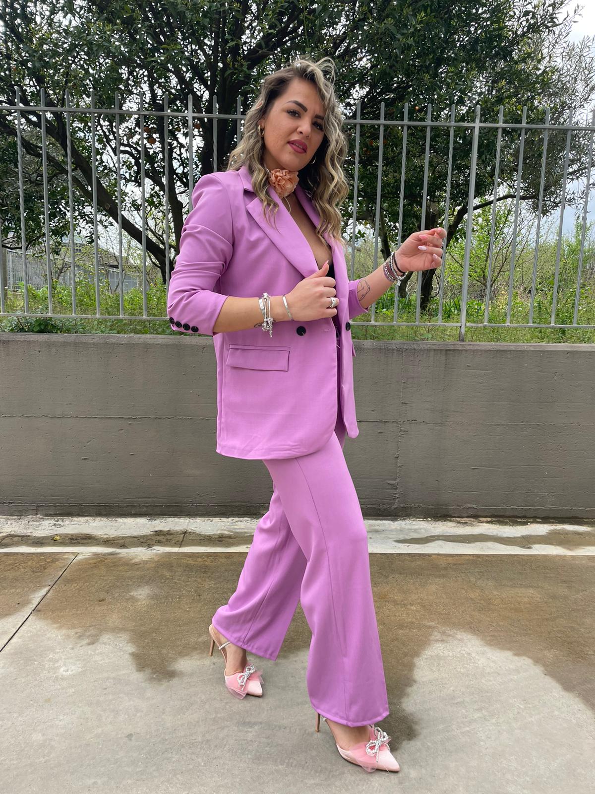 Tailleur con pantalone palazzo e giacca doppio petto - immagine 4