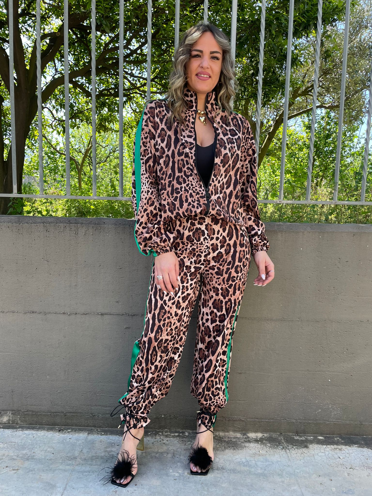 Coordinato 2 pezzi fantasia animalier con felpa - immagine 3