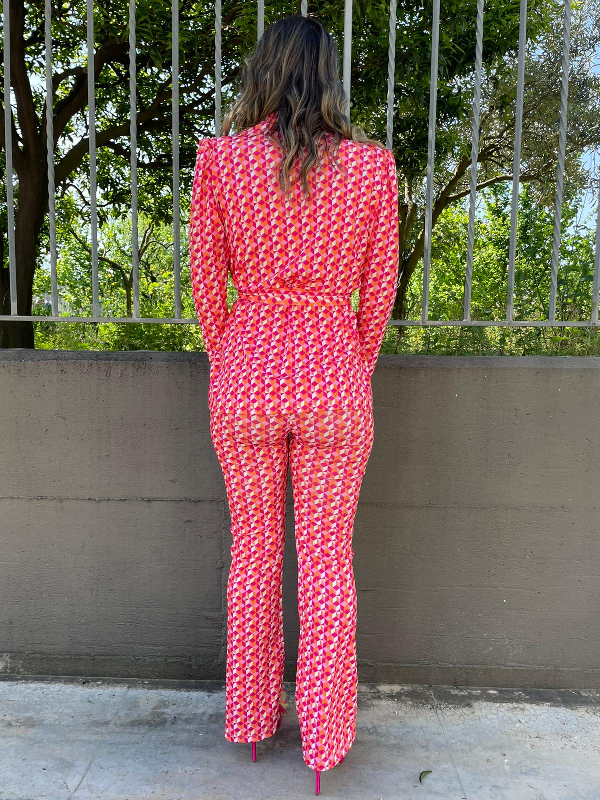 Tailleur fantasia colorata con pantalone a zampa - immagine 3