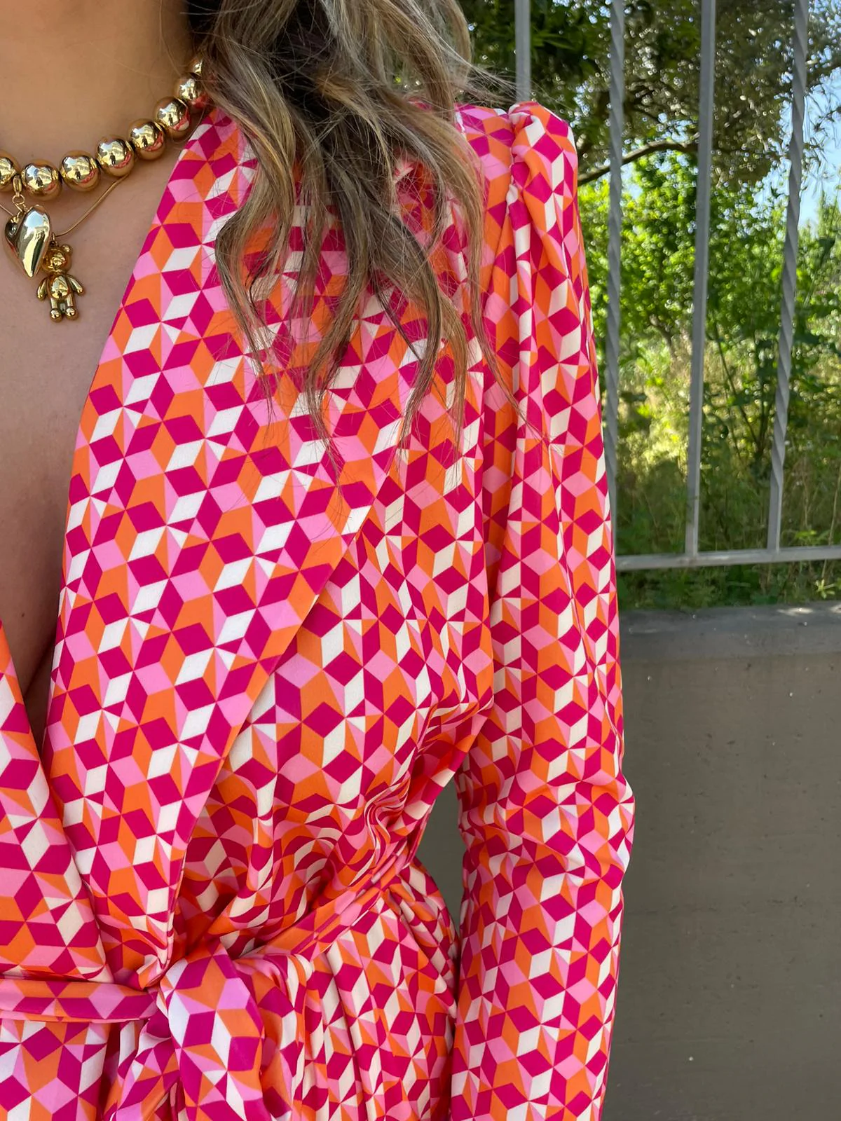 Tailleur fantasia colorata con pantalone a zampa - immagine 4