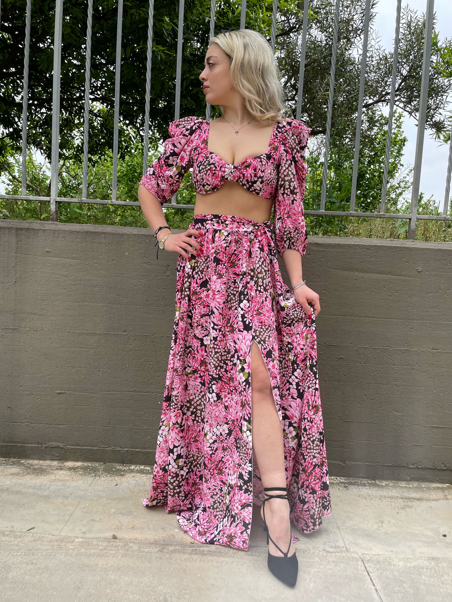 Coordinato 2 pezzi fantasia fiori con gonnellone - immagine 7