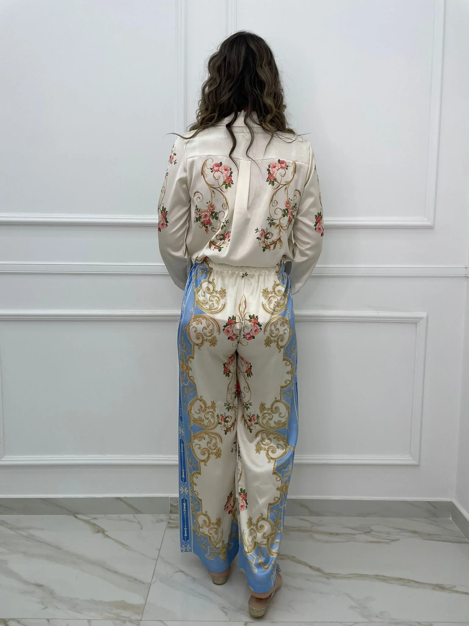 Coordinato 2 pezzi effetto seta con pantalone palazzo - immagine 3