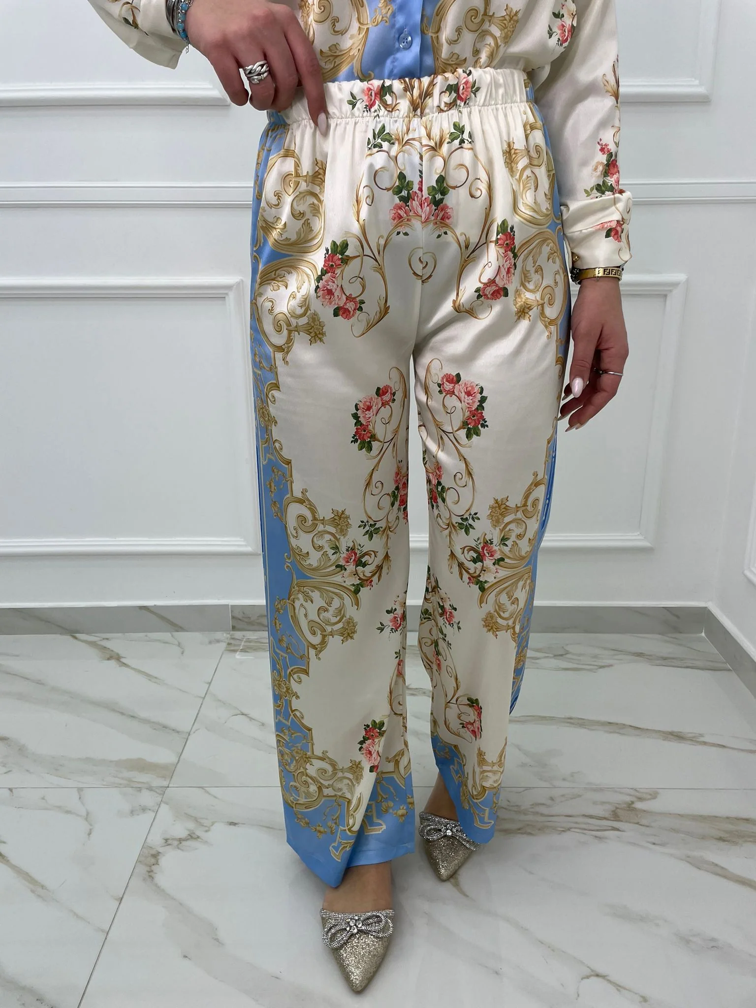 Coordinato 2 pezzi effetto seta con pantalone palazzo - immagine 4