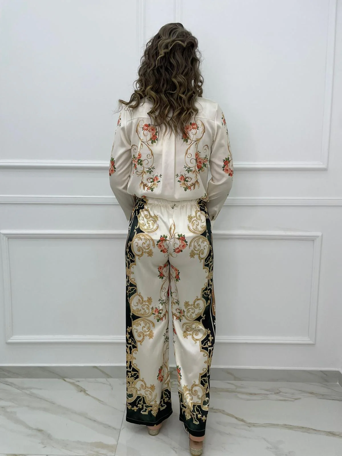 Coordinato 2 pezzi effetto seta con pantalone palazzo - immagine 6