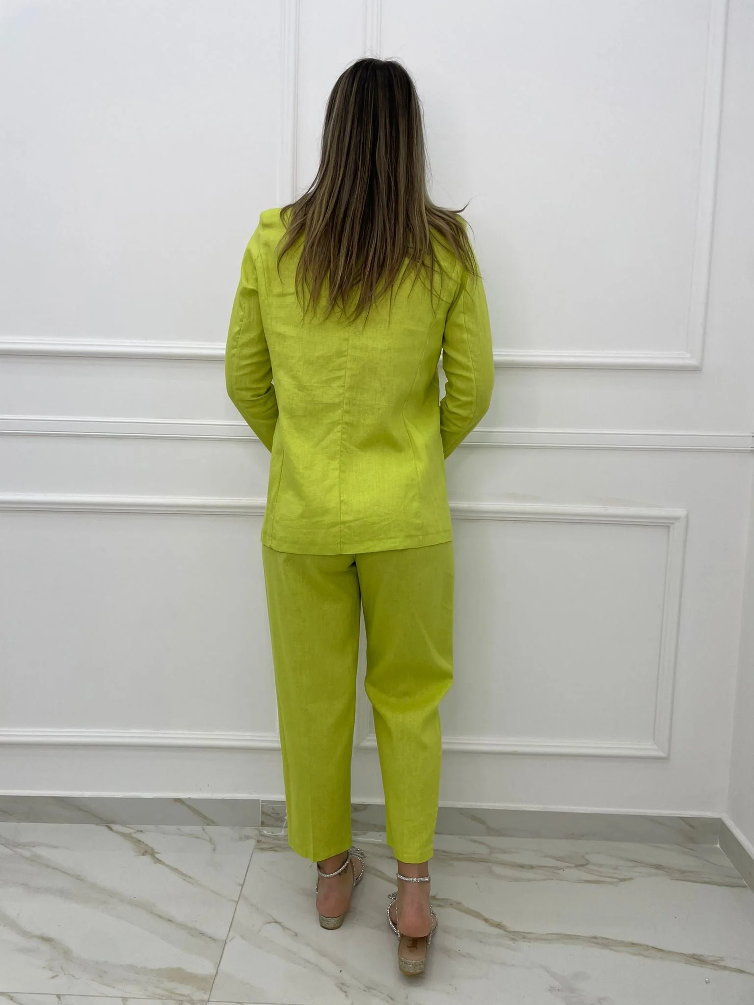 Tailleur effetto lino con giacca due bottoni - immagine 3