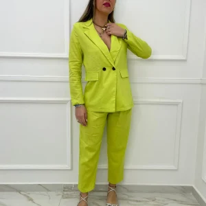 Tailleur effetto lino con giacca due bottoni