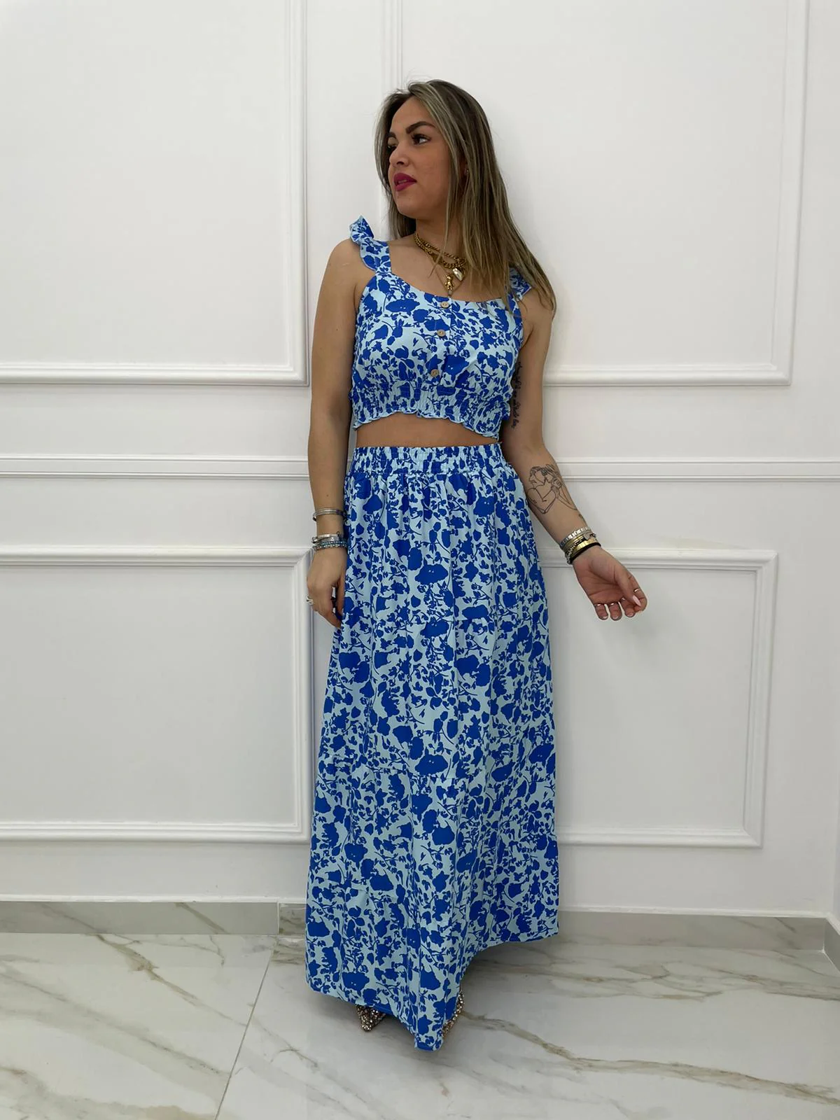 Coordinato 2 pezzi floreale con gonna lunga con balze - immagine 2