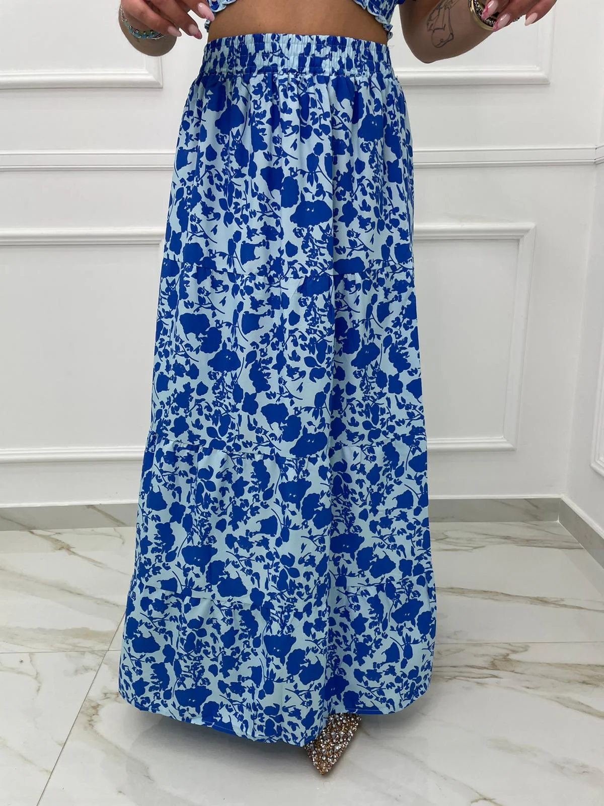 Coordinato 2 pezzi floreale con gonna lunga con balze - immagine 4