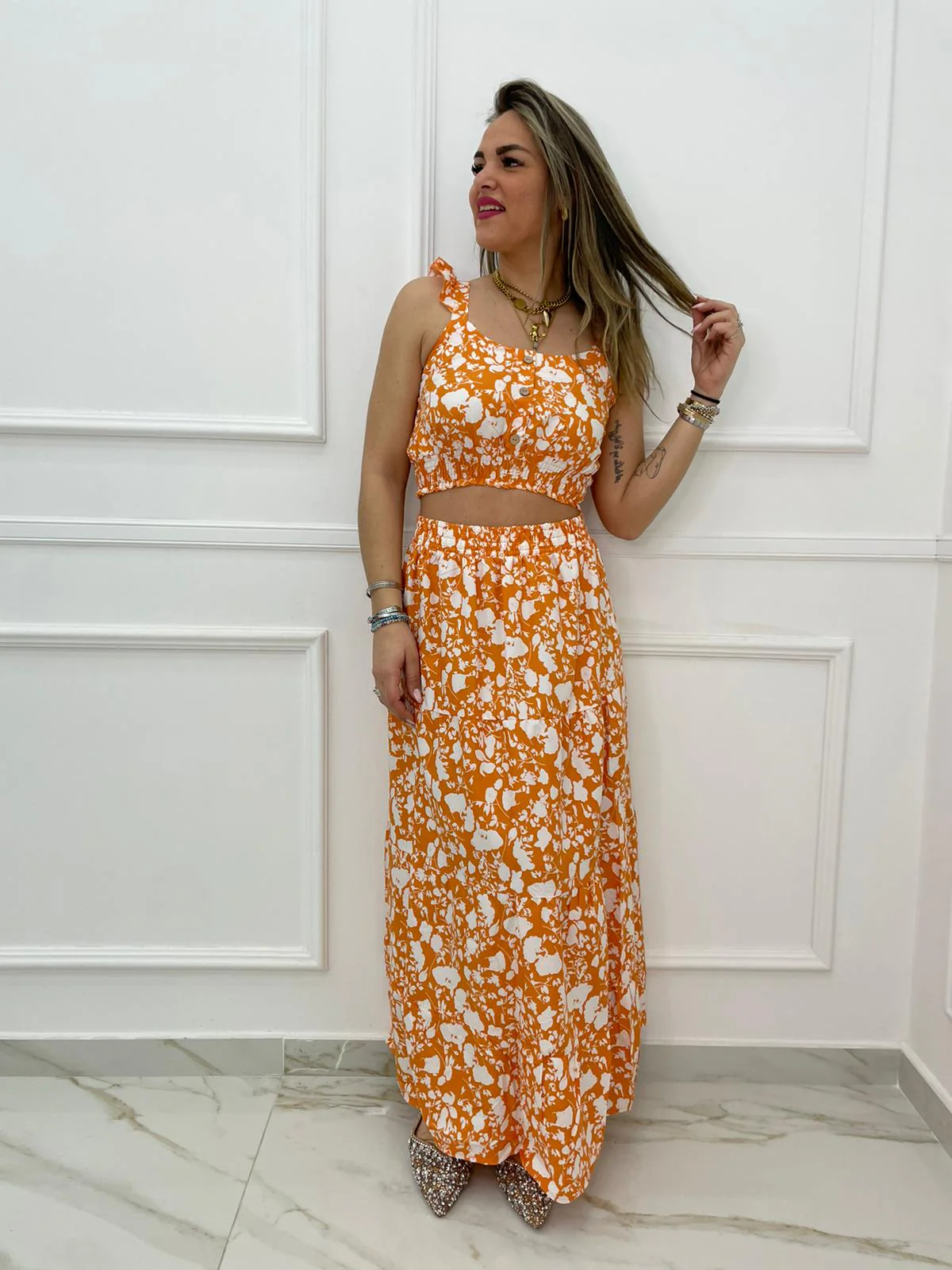 Coordinato 2 pezzi floreale con gonna lunga con balze - immagine 8