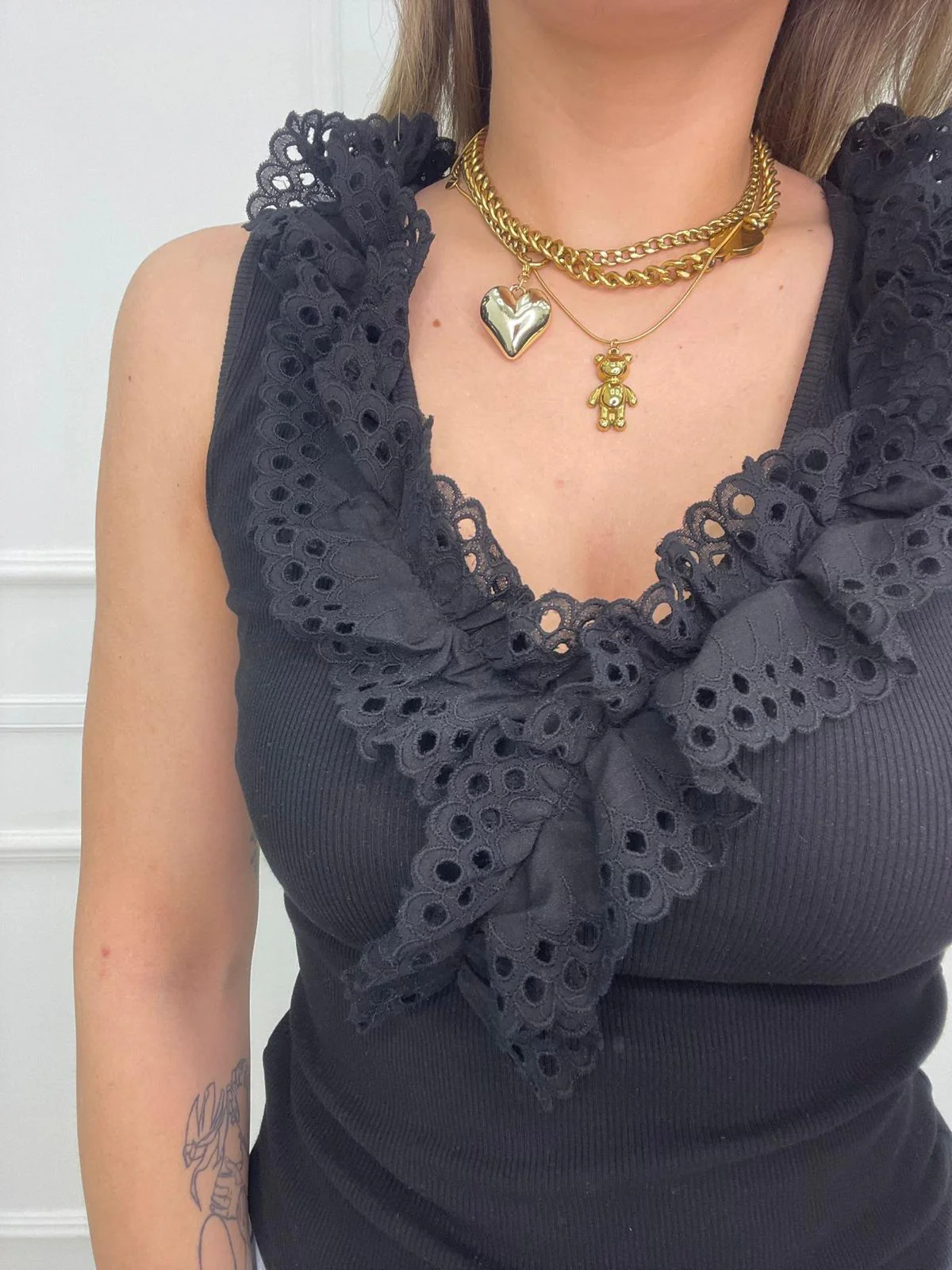 Top a costine tinta unita con rouches - immagine 7