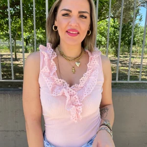 Top a costine tinta unita con rouches