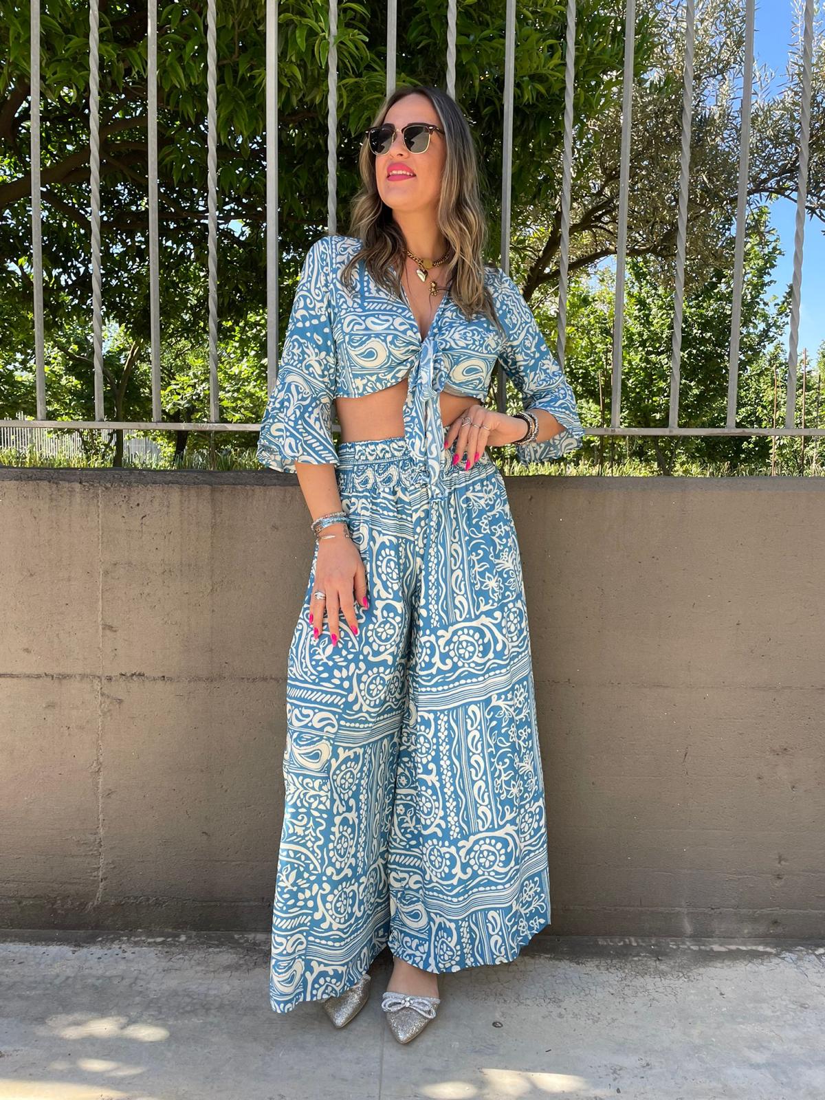 Coordinato fantasia etnica con pantalone e camicia crop - immagine 2