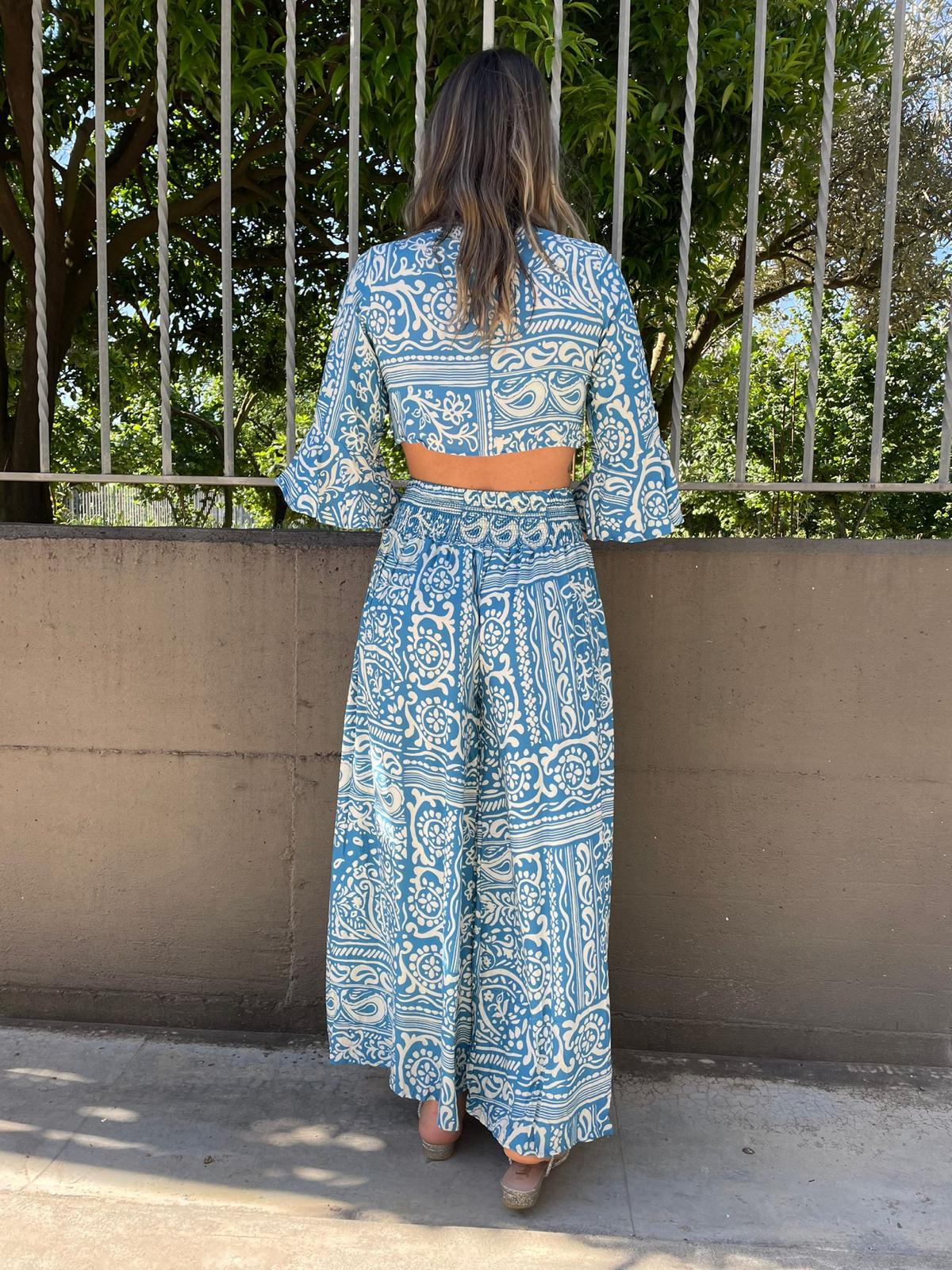 Coordinato fantasia etnica con pantalone e camicia crop - immagine 3