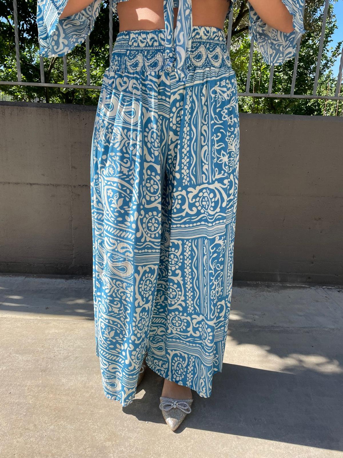 Coordinato fantasia etnica con pantalone e camicia crop - immagine 4