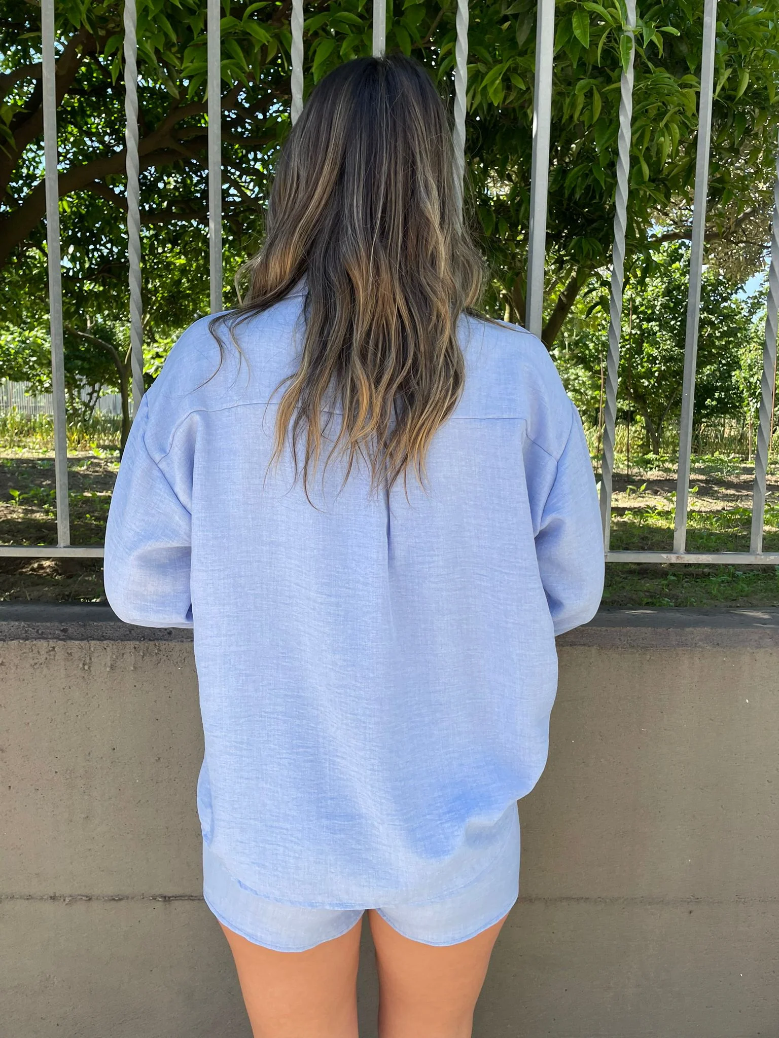 Coordinato effetto lino 3 pezzi con shorts e top crop - immagine 3