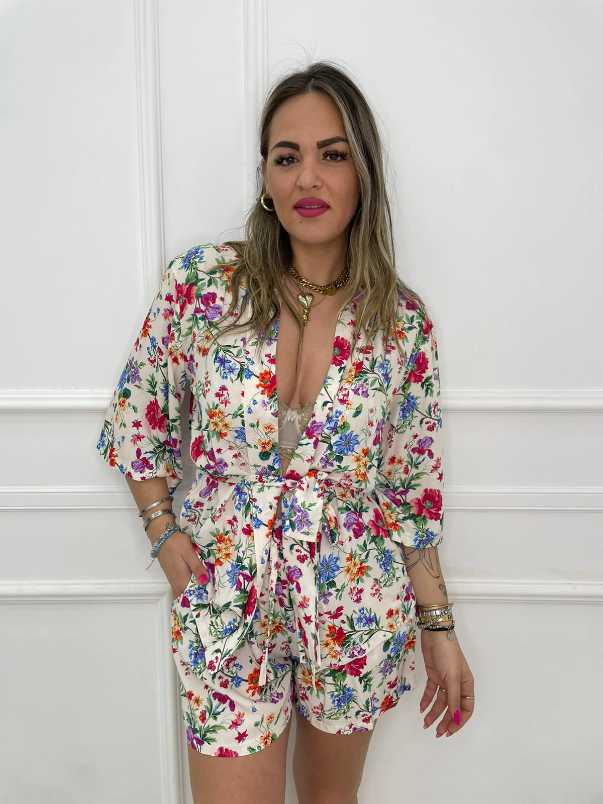 Coordinato 2 pezzi floreale con shorts e kimono - immagine 5