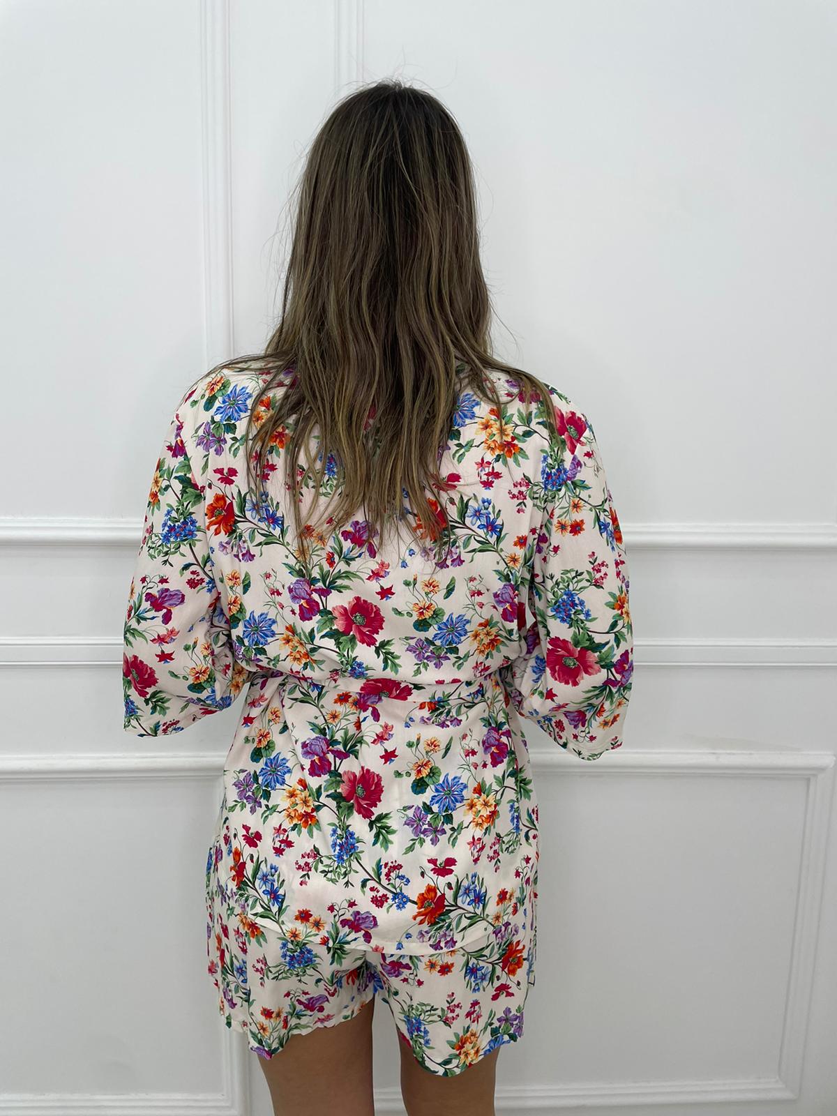 Coordinato 2 pezzi floreale con shorts e kimono - immagine 6