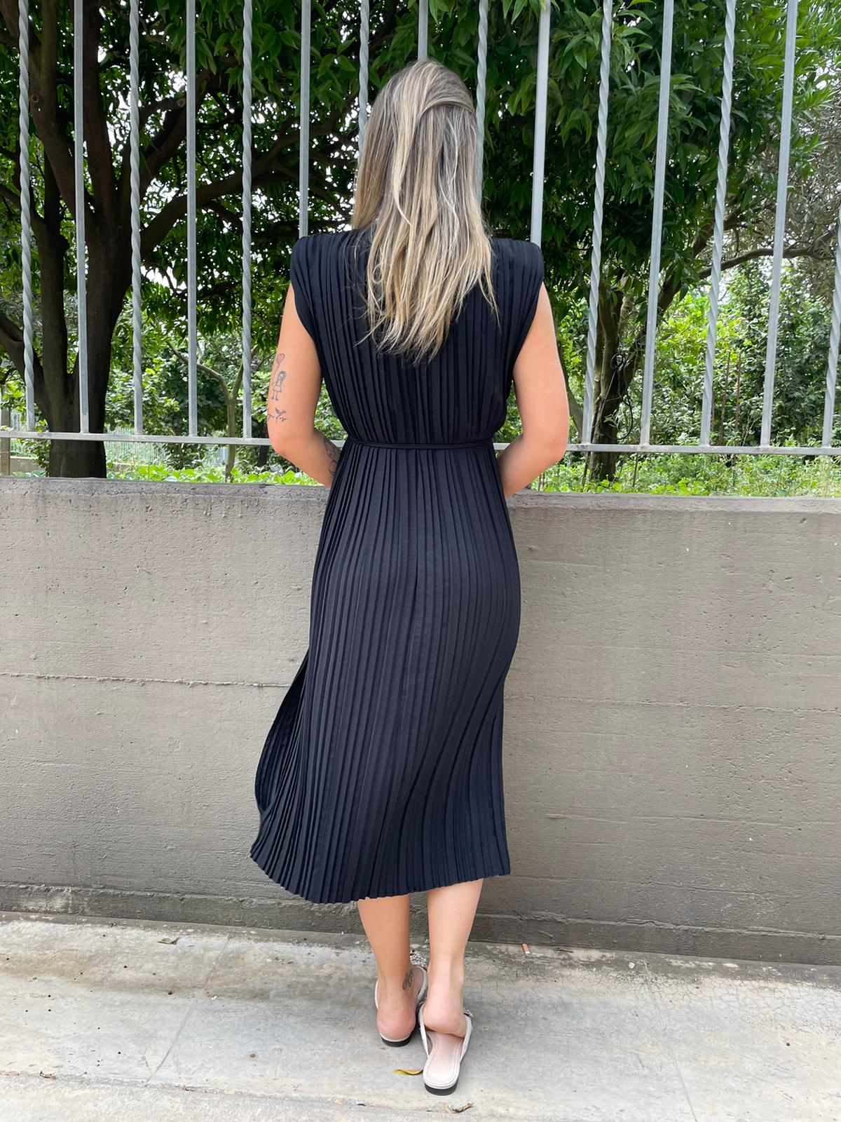 Vestito plissettato con spalline e cintura in vita - immagine 6
