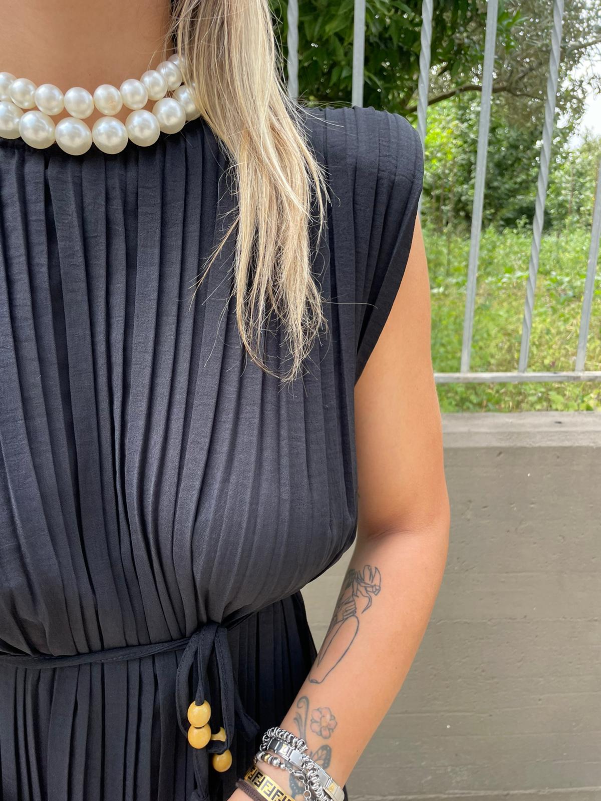 Vestito plissettato con spalline e cintura in vita - immagine 7
