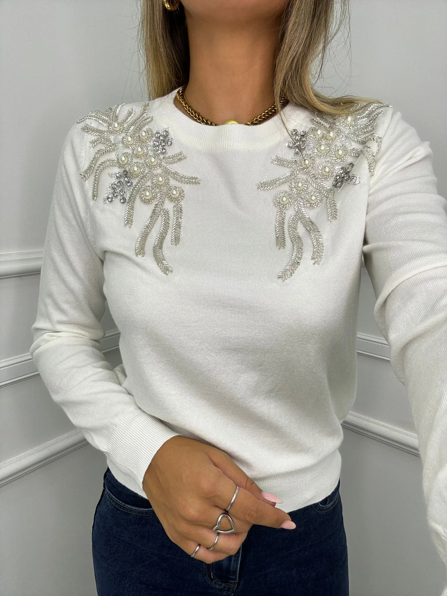 Maglioncino giro collo con applicazioni alle spalle - immagine 5