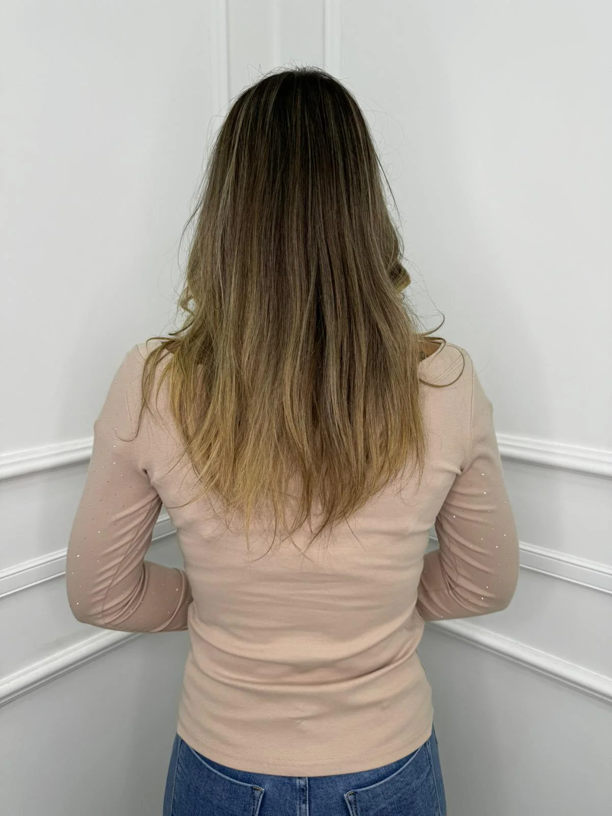 Maglia in cotone con brillantini e scollo a barca - immagine 7