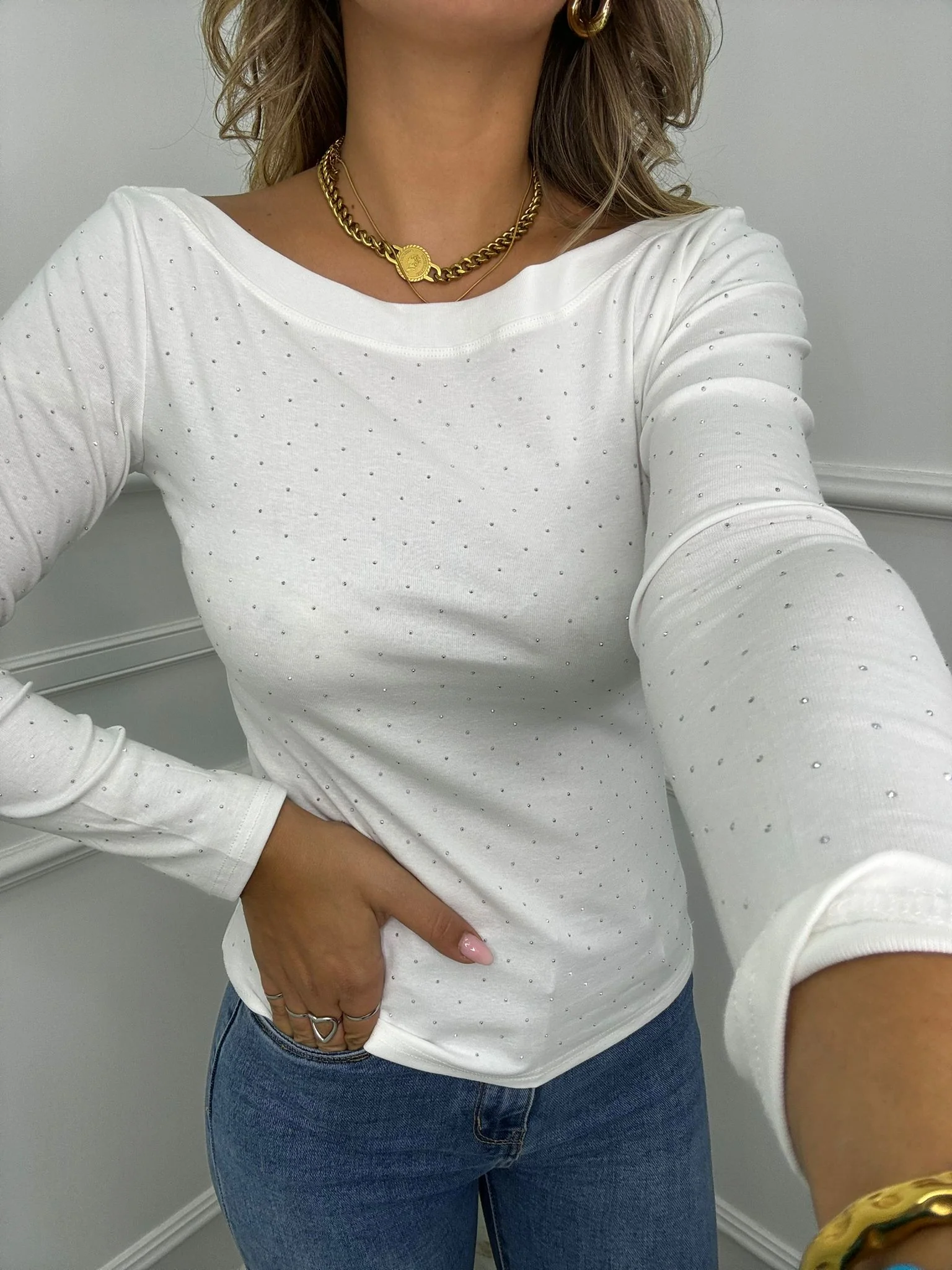 Maglia in cotone con brillantini e scollo a barca - immagine 8