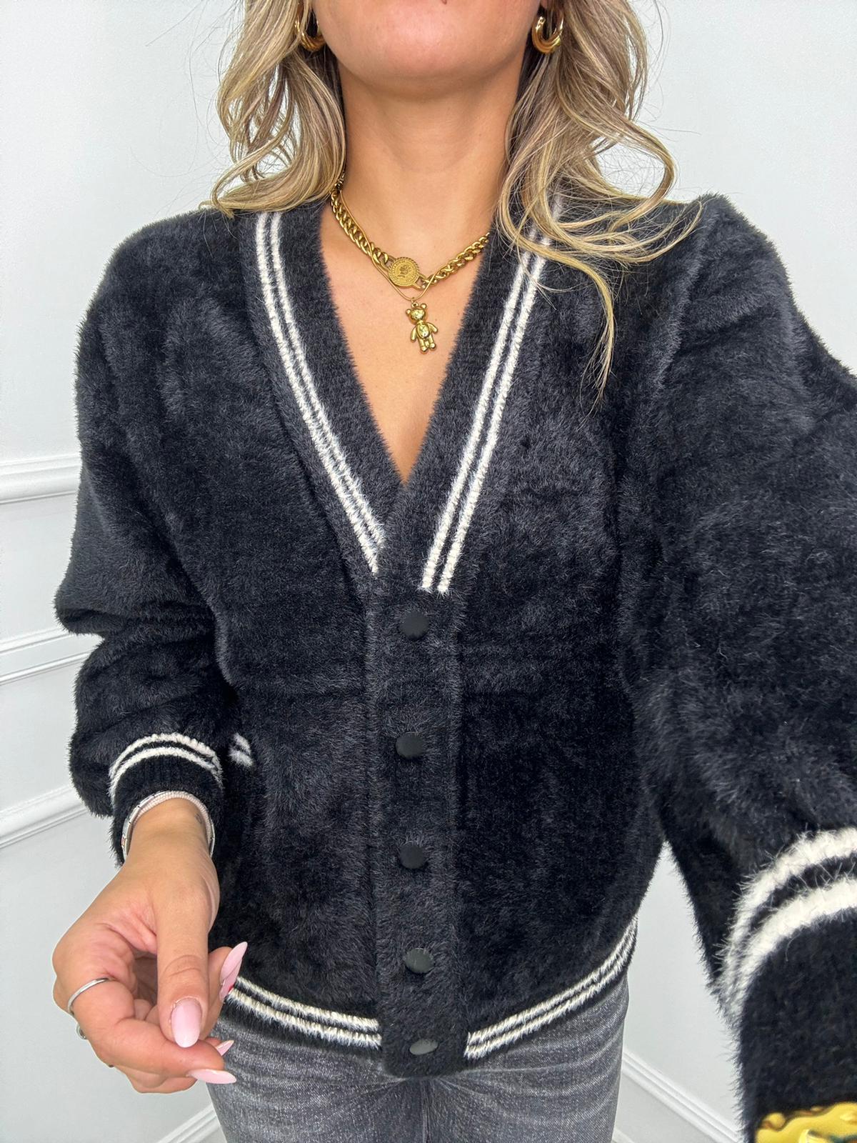 Cardigan in pelo modello college - immagine 5