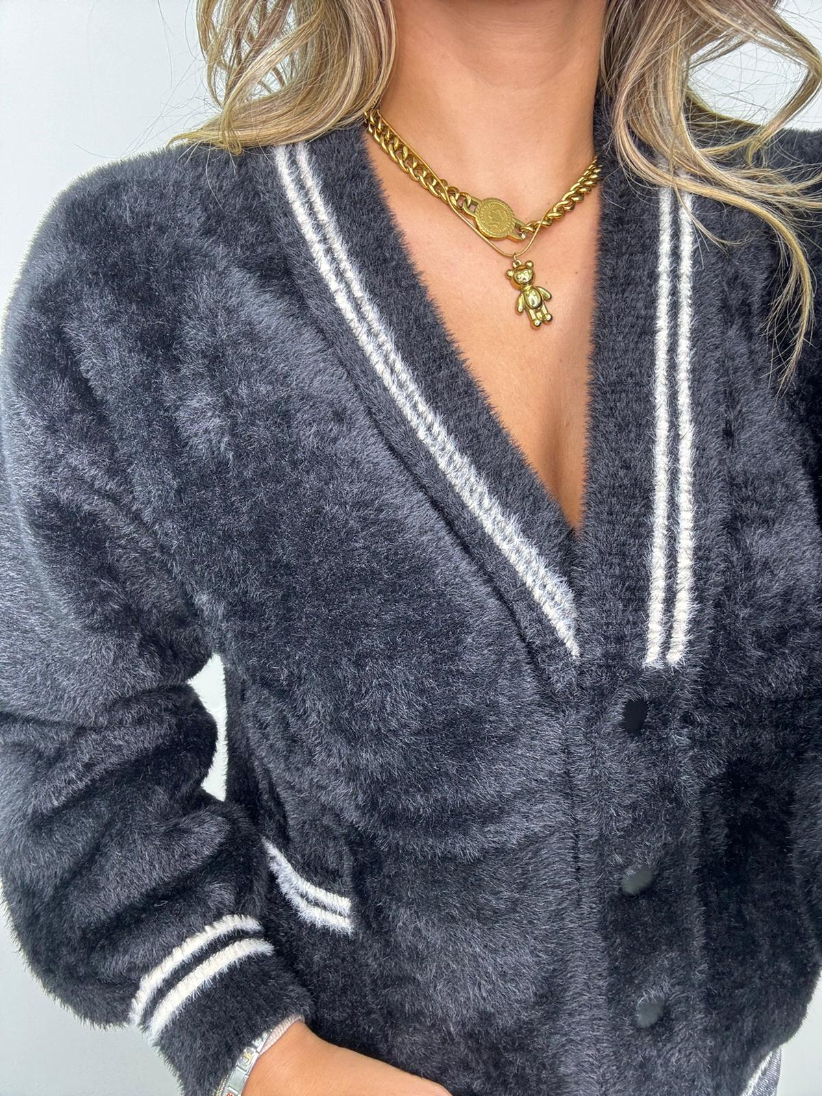 Cardigan in pelo modello college - immagine 6