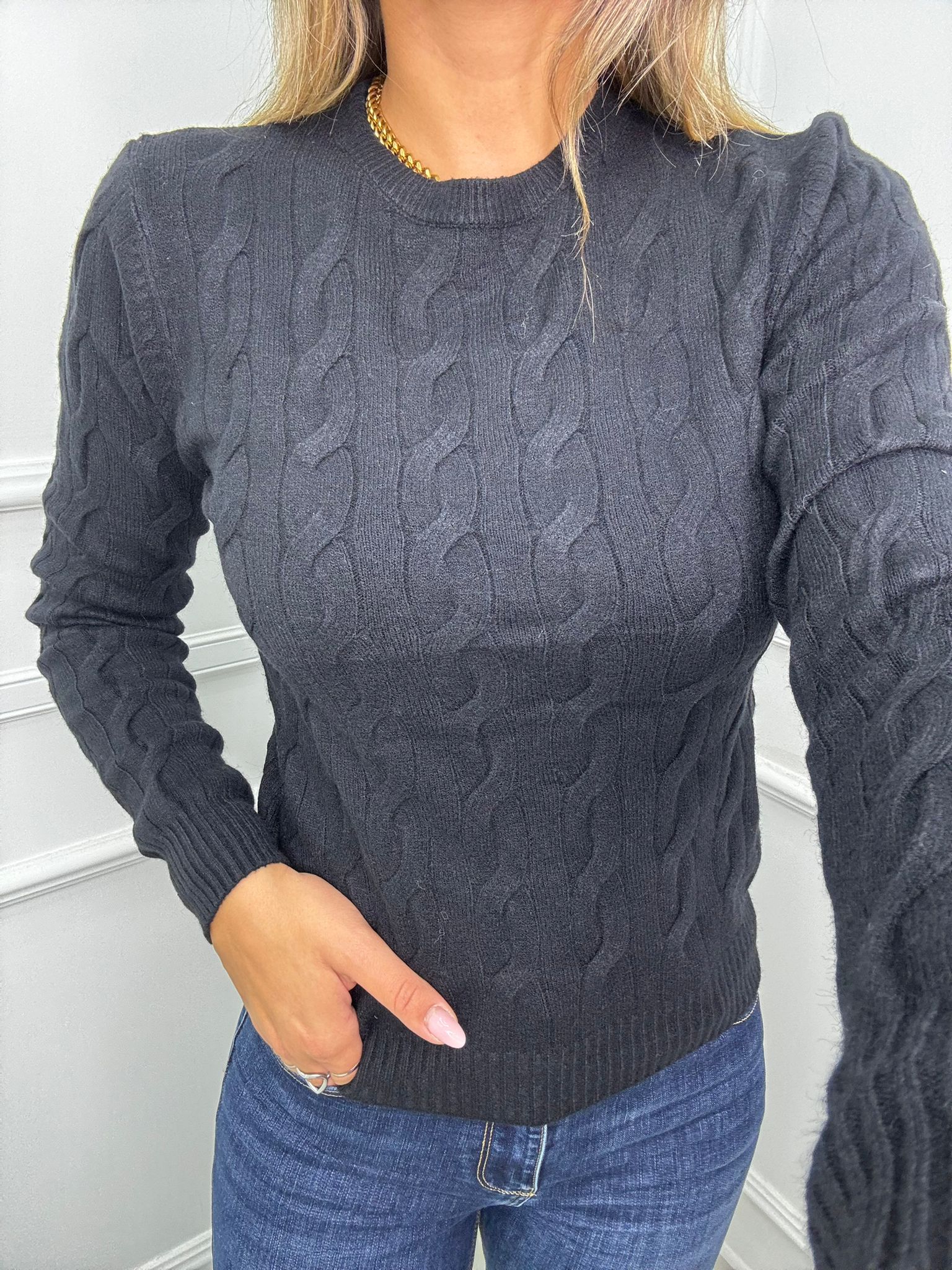 Maglioncino giro collo trama treccia - immagine 5