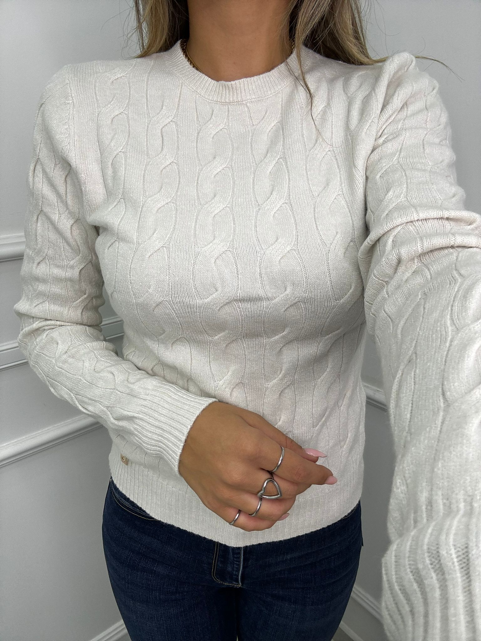 Maglioncino giro collo trama treccia - immagine 8