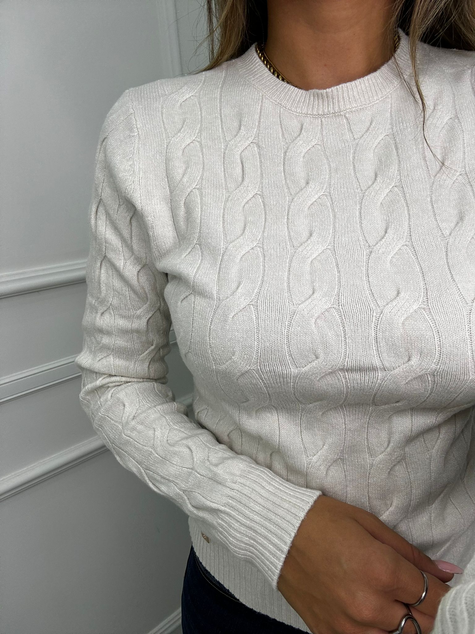 Maglioncino giro collo trama treccia - immagine 9