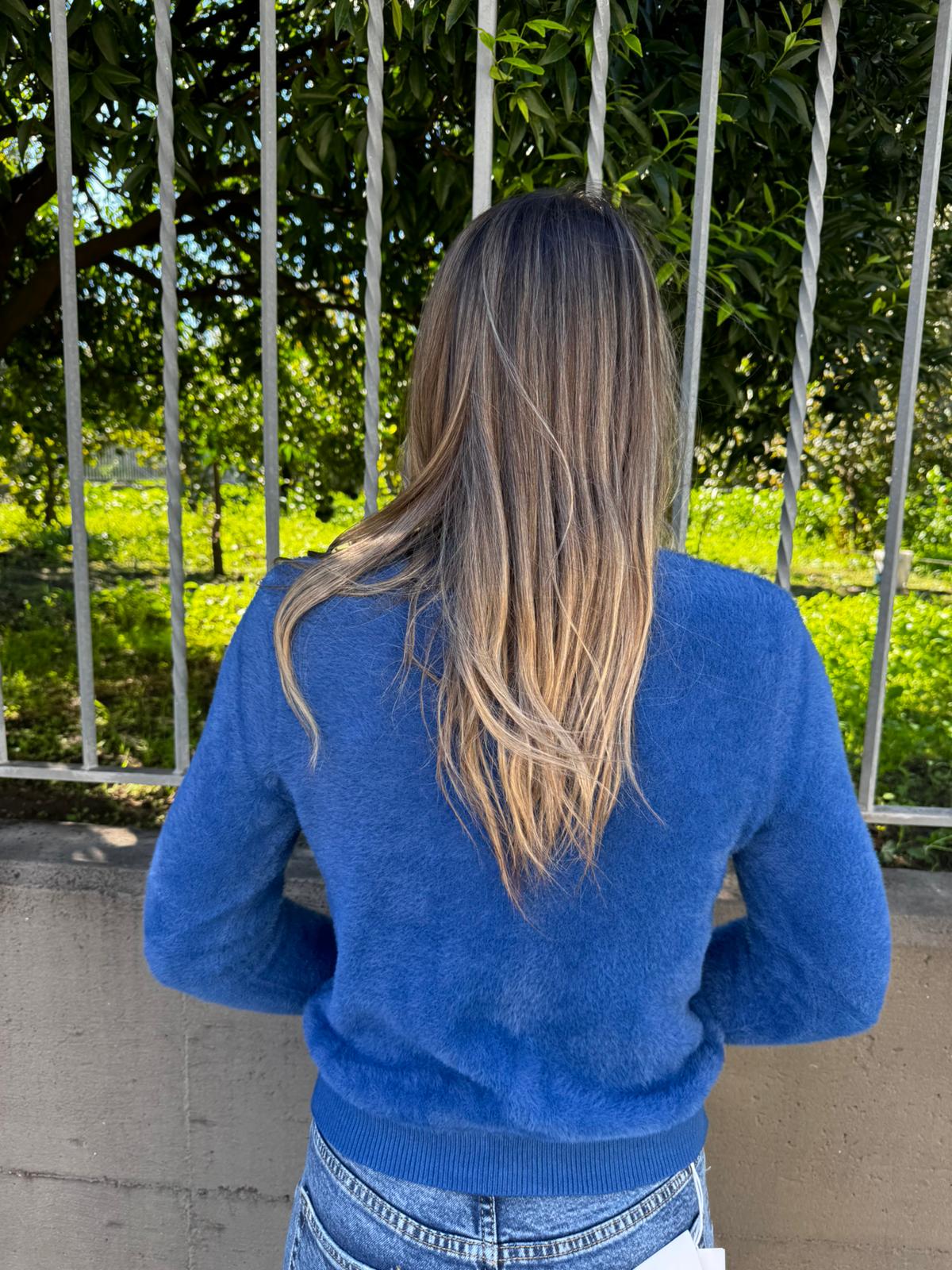 Cardigan in pelo scollo a V tinta unita - immagine 3