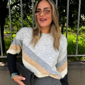 Maglione colorato con bottoni particolari alla spalla