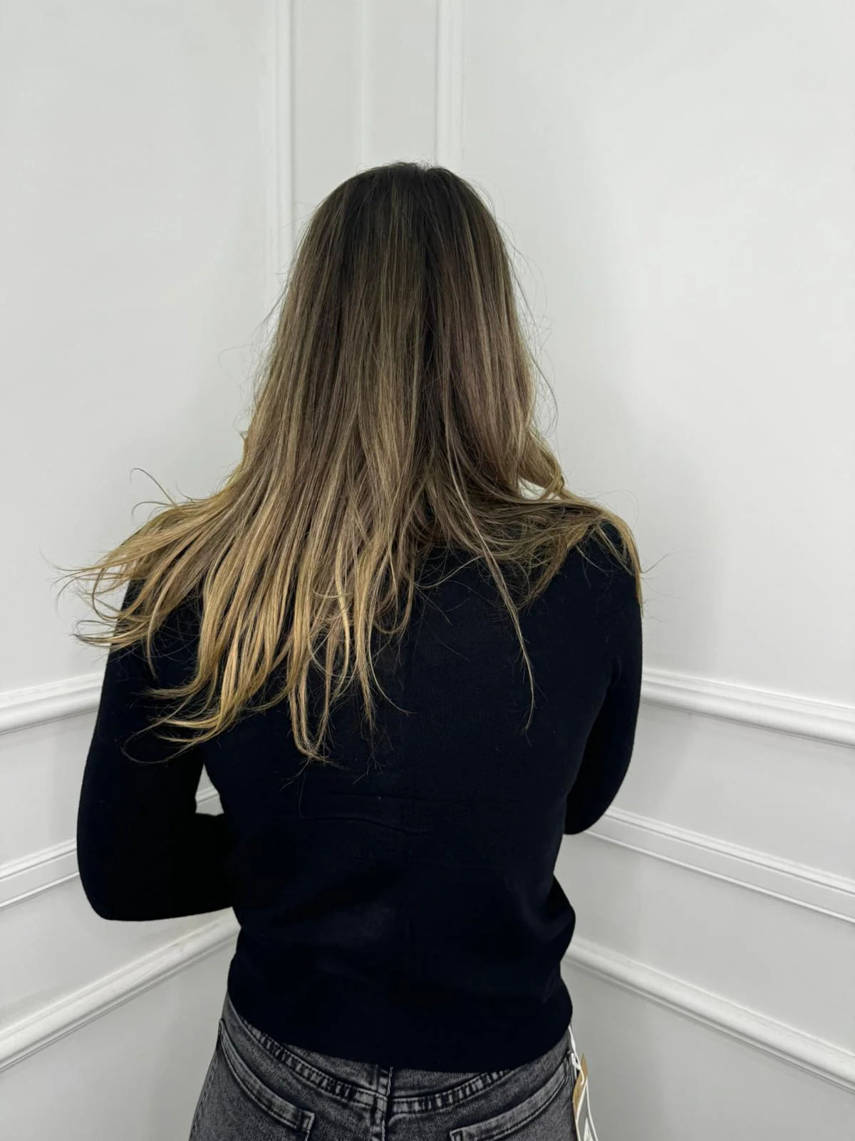 Cardigan in lana rasata con bottoni particolari - immagine 7