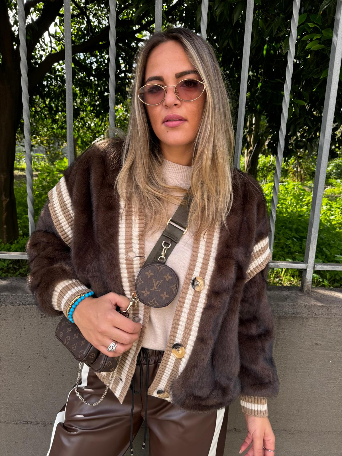 Pelliccia marrone con inserti in tessuto - immagine 3