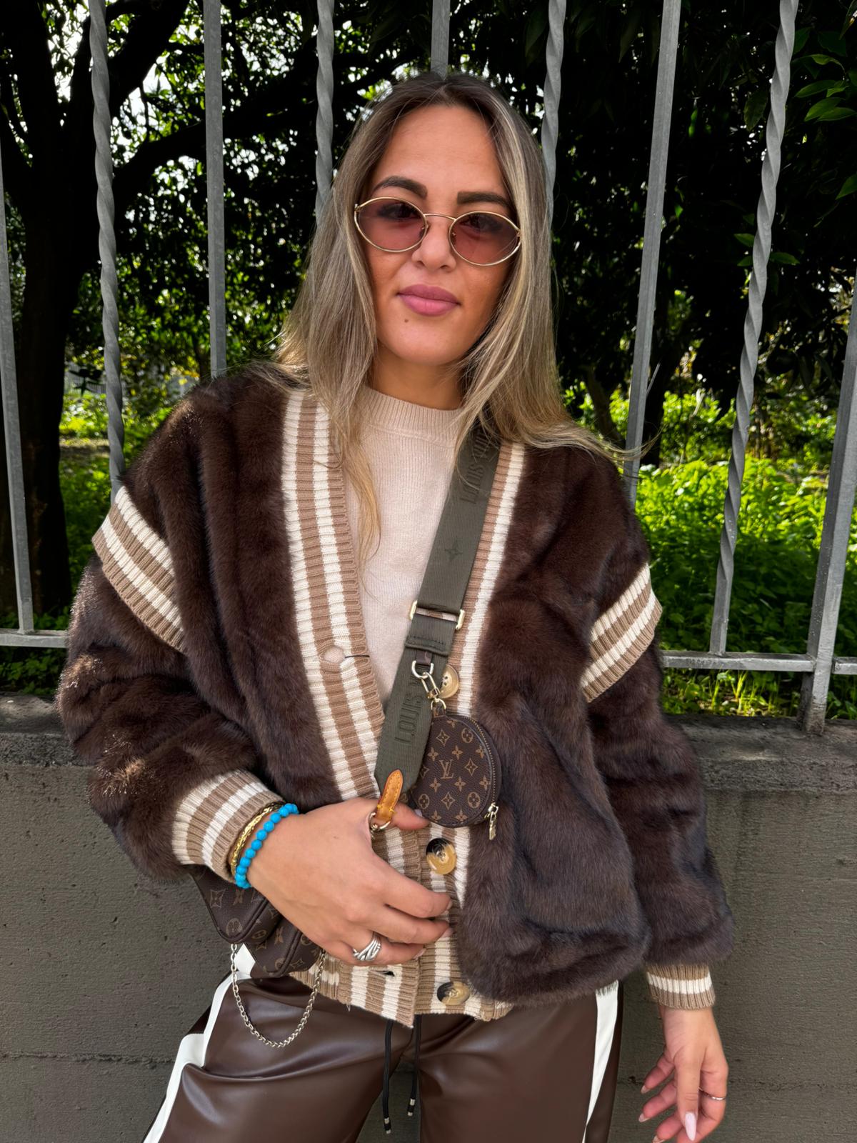 Pelliccia marrone con inserti in tessuto - immagine 4