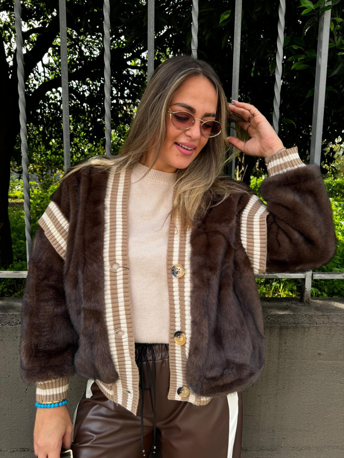 Pelliccia marrone con inserti in tessuto - immagine 5