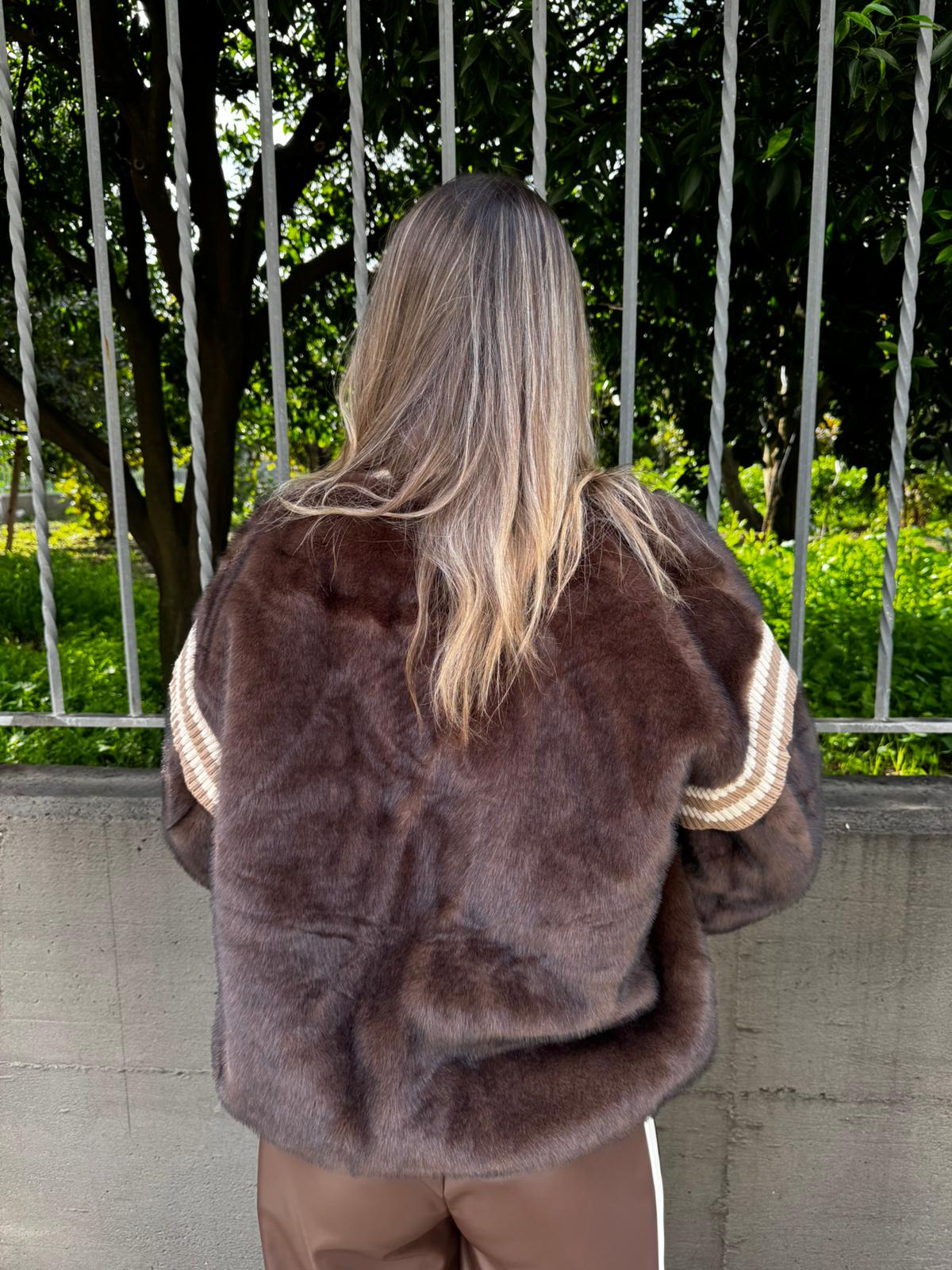 Pelliccia marrone con inserti in tessuto - immagine 8