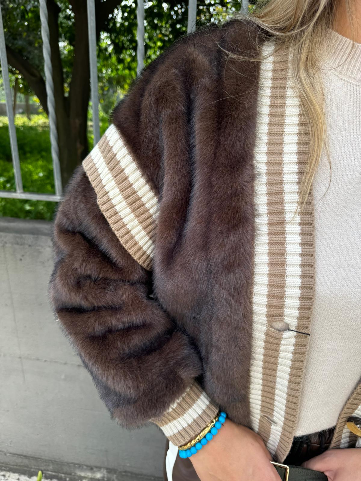 Pelliccia marrone con inserti in tessuto - immagine 7