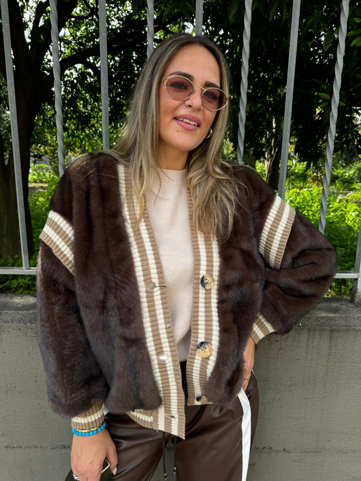 Pelliccia marrone con inserti in tessuto - immagine 6