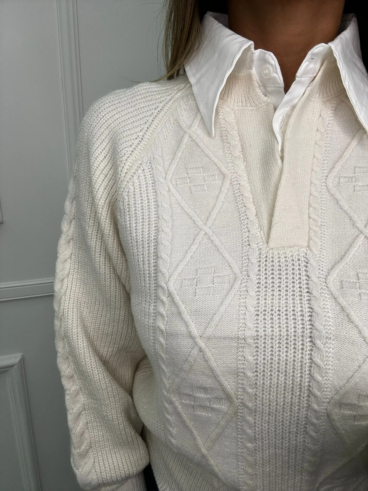 Maglione trama treccia con finta camicia - immagine 9