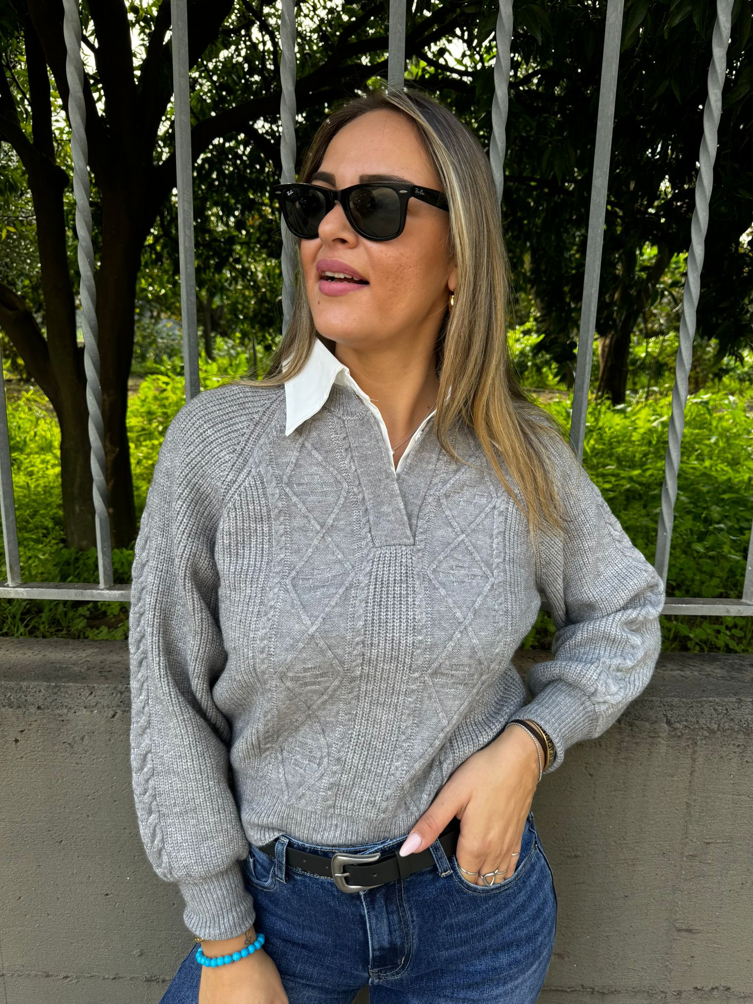Maglione trama treccia con finta camicia - immagine 2
